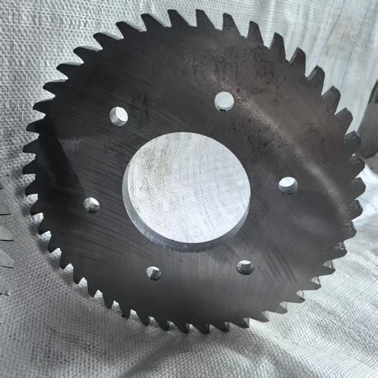 Qu'est-ce qui fait que les lames de craquelins en caoutchouc optimisées de Xinzhe Tools obtiennent une reconnaissance mondiale de la part des recycleurs de caoutchouc ?