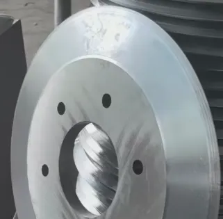 Comment les recycleurs de caoutchouc indonésiens peuvent-ils réduire les temps d'arrêt grâce à des lames circulaires de déchiquetage durables ?